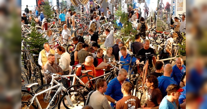 "So viel los war noch nie": Vor allem am ersten Messetag konnten die Aussteller kaum allen Besuchern gerecht werden. (Foto: Messe Friedrichshafen) "So viel los war noch nie": Vor allem am ersten Messetag konnten die Aussteller kaum allen Besuchern gerecht werden. (Foto: Messe Friedrichshafen)