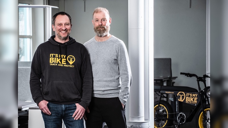 links: COO Thomas Ullmann, rechts CEO Jürgen Veith im Technologie und Gründerzentrum Hub 31 in Darmstadt