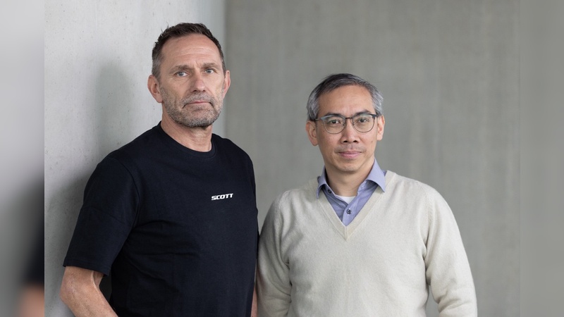 Foto: Scott Sports - Youngone Corporation - Pascal Ducrot (links) und Hsuan Boon Tan, co-CEO Scott Sports Foto: Scott Sports - Youngone Corporation - Pascal Ducrot (links) und Hsuan Boon Tan, co-CEO Scott Sports