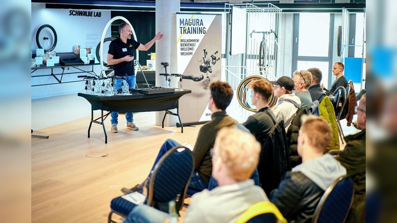 Foto: Schwalbe - Bild vom  DealerTech-Training im Januar 2024 bei Schwalbe