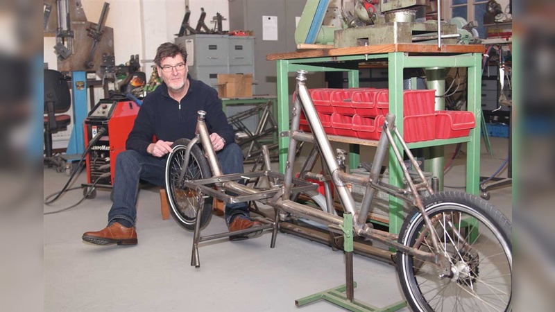 Alles ganz easy: Michael Kemper macht auf Wunsch schon mal aus einem bekannten Kompaktrad-Rahmen ein Lastenrad.