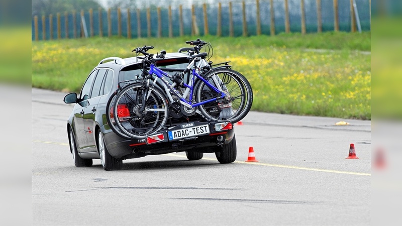 Der ADAC hat Fahrradheckträger auf Herz und Nieren getestet.