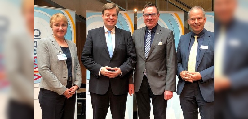 Radverkehrsbeauftragte K. Lambeck, Staatssekretär E. Ferlemann, ADFC-Bundesvorsitzender U. Syberg Ulrich und VSF-Geschäftsführer A. Herresthal - Foto: VSF