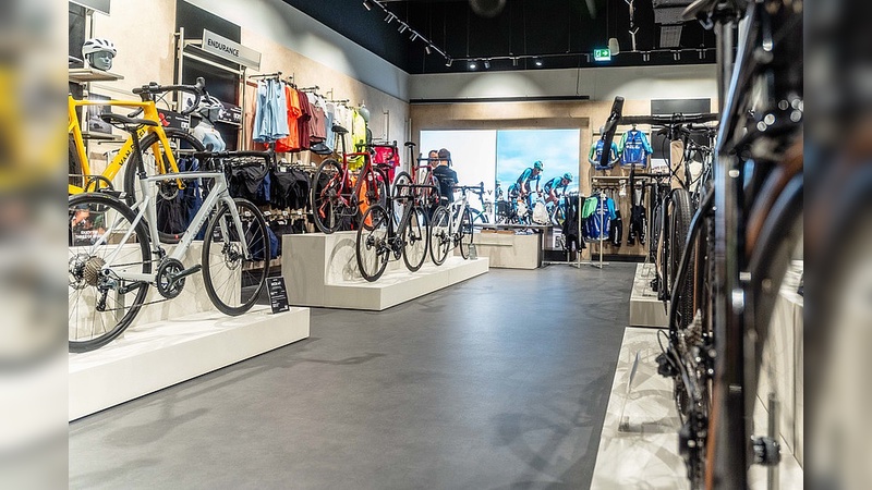 Foto: Decathlon Schweiz - Das Thema Radsport wird in der neuen Schweizer Filiale groß geschrieben. Foto: Decathlon Schweiz - Das Thema Radsport wird in der neuen Schweizer Filiale groß geschrieben.