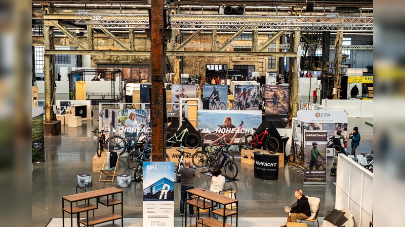 Die Fahrradmesse in Düsseldorf präsentiert sich in fünf Hallen.