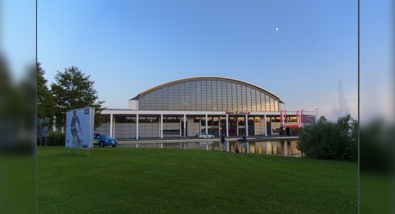 Die Rothaushalle A1 auf dem Messegelände in Friedrichshafen.