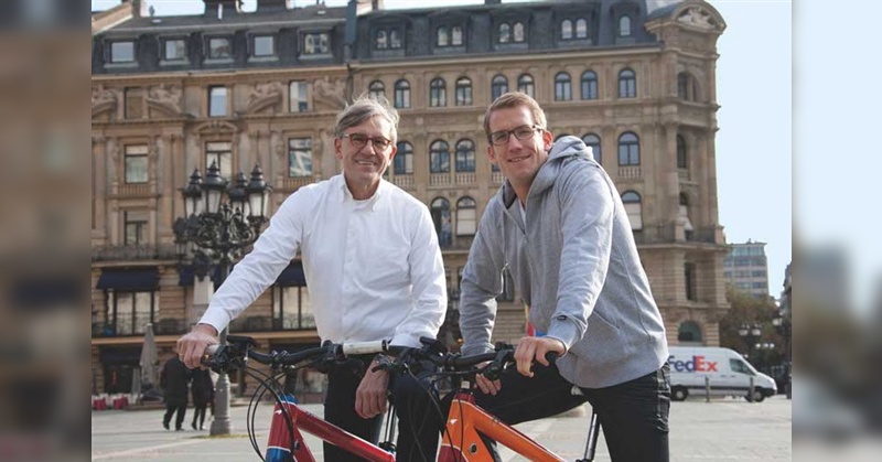 Die E-Bike-Macher Wolfgang Momberger und Helge von Fugler haben kaum Erfahrung im Fahrradmarkt – Vorteil oder Nachteil?