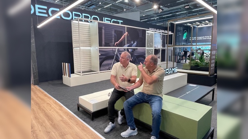Foto: velobiz.de - Ralf Barthel (rechts) im Gespräch am Stand von Decoproject in Frankfurt am Main. Foto: velobiz.de - Ralf Barthel (rechts) im Gespräch am Stand von Decoproject in Frankfurt am Main.