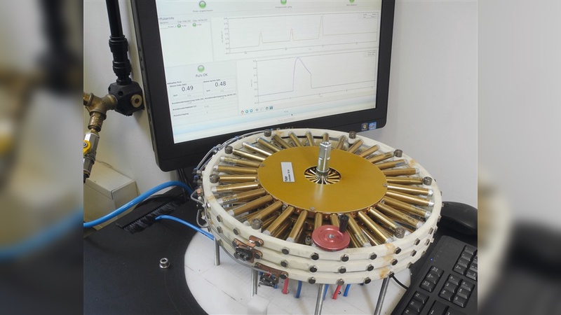 Mit einem elektromagnetischen Impuls  werden die Tretlagerachsen codiert.