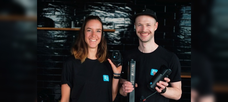 Sophia Lehn und Roman Stützer vom Service-Team