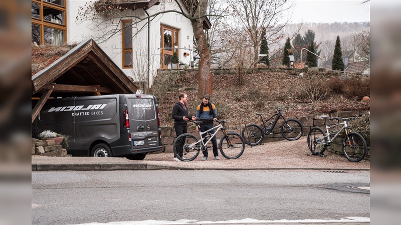 Die NICOLAI-Vertriebsmannschaft kommt ab sofort für Testfahrten zum Kunden.