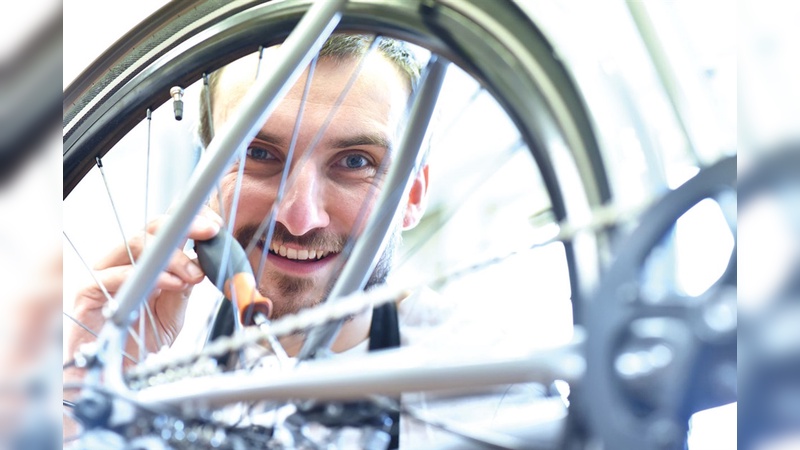 Viele Menschen würden durchaus gerne im Fahrradhandel arbeiten, werden aber von den nied­rigen Gehaltsaussichten abgeschreckt.