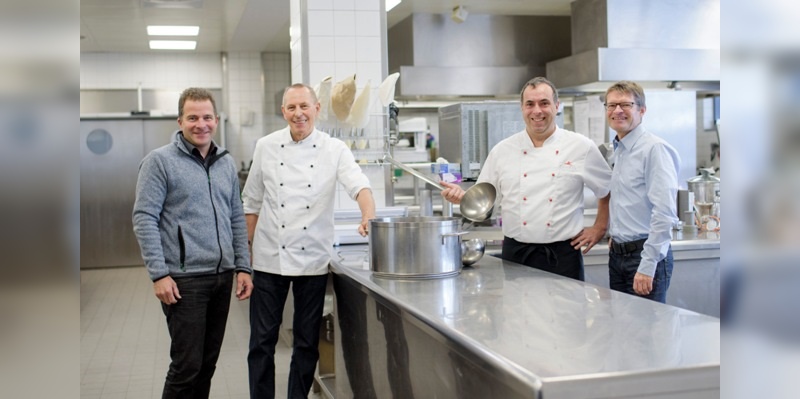 Bio-Spezialist Michael Ganster (2. von links) übernimmt in Friedrichshafen das Messe-Catering von Thomas Zehrer (2. von rechts).