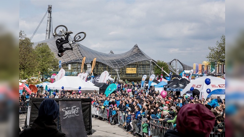 Showeinlagen auf dem Sattelfest lockten Besucher an.