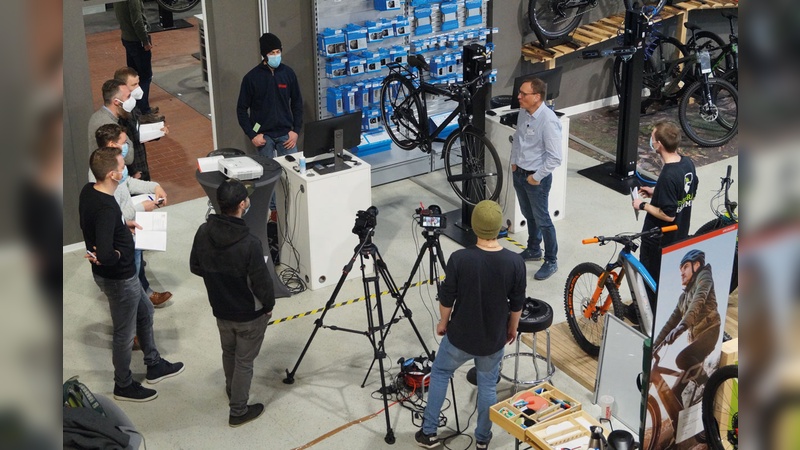 Die jüngste Ausgabe der Grundlagenschulung Werkstatt bei Bike‘s n Boards in Wetzlar fand in Kleingruppen statt, um den Lerneffekt zu maximieren.