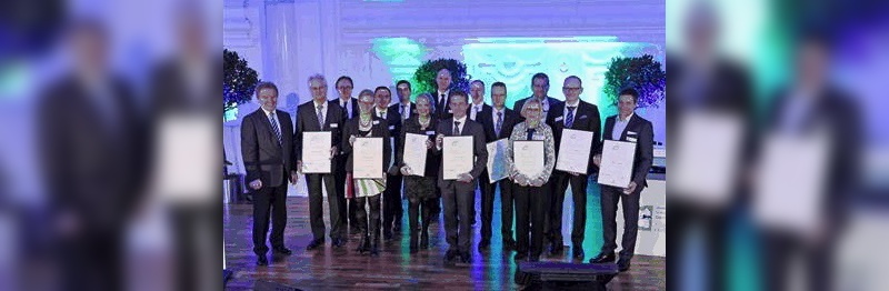 Die nominierten Unternehmen wurden von Umweltminister Franz Untersteller (ganz links) mit einer Urkunde geehrt, Die nominierten Unternehmen wurden von Umweltminister Franz Untersteller (ganz links) mit einer Urkunde geehrt,