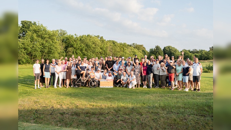 Foto: my Boo/Küstenrad - 120 Teilnehmerinnen und Teilnehmer beim Golfturnier