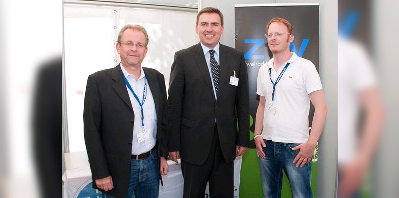 Treffen in Berlin: Siegfried Neuberger und Stephan Schreyer vom ZIV zusammen mit Jan Mücke (Mitte).