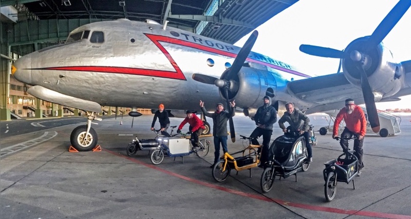 Lastenräder landen auf dem Flughafen Tempelhof in Berlin