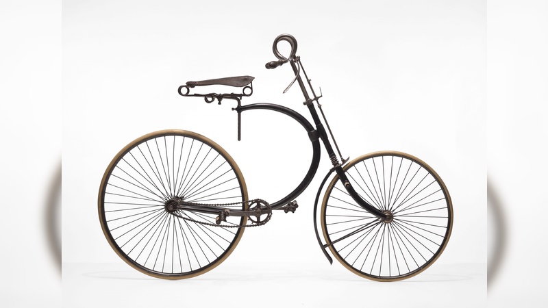 Sicherheitsniederrad "Hirondelle" Modell "Superbe", 1890, Entwurf und Herst.: fvfanufacture Franc;aise d'Armes et Cycles de Saint-Etienne, Frankreich. Leihgabe: Deutsches Fahrradmuseum. Sicherheitsniederrad "Hirondelle" Modell "Superbe", 1890, Entwurf und Herst.: fvfanufacture Franc;aise d'Armes et Cycles de Saint-Etienne, Frankreich. Leihgabe: Deutsches Fahrradmuseum.