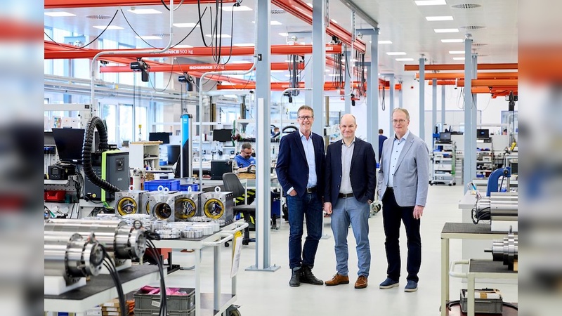 Foto: GMN - v.l.  Michael Lösch, geschäftsführender Gesellschafter, Dr. Jens Falker, seit 1. April Geschäftsführer, und sein Vorgänger Dr. Edgar Verlemann .