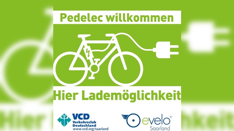 Deutliche Einladung: Hier können Pedelecs laden. Deutliche Einladung: Hier können Pedelecs laden.