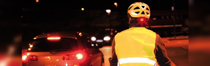 Abends und nachts nur noch mit Weste in den Sattel, das fordert zumindest die Berliner Polizeigewerkschaft.