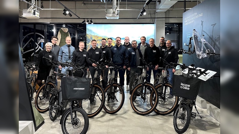 Foto: Kalkhoff/Lease a Bike - Übergabe der Kalkhoff E-Bikes an Lease a bike