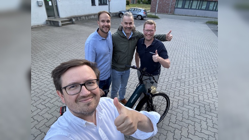 Von links: Maximilian Schay (Gründer & Geschäftsführer), Jonas Stolzke (Gründer & Geschäftsführer), Andreas Warneke (CFO) und Matthias Schimmel (COO).
Von links: Maximilian Schay (Gründer & Geschäftsführer), Jonas Stolzke (Gründer & Geschäftsführer), Andreas Warneke (CFO) und Matthias Schimmel (COO).