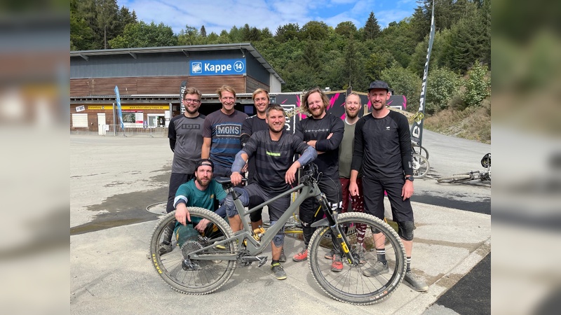 Die Händlerbetreuer des Bikeleasing-Service: v.l. Steffen Gerke, Nils Krupp, Marcus Hecker, Manuel Groiss, Marcel Reiber, Bastian Schmude, Christian Collin, Sebastian Pangels