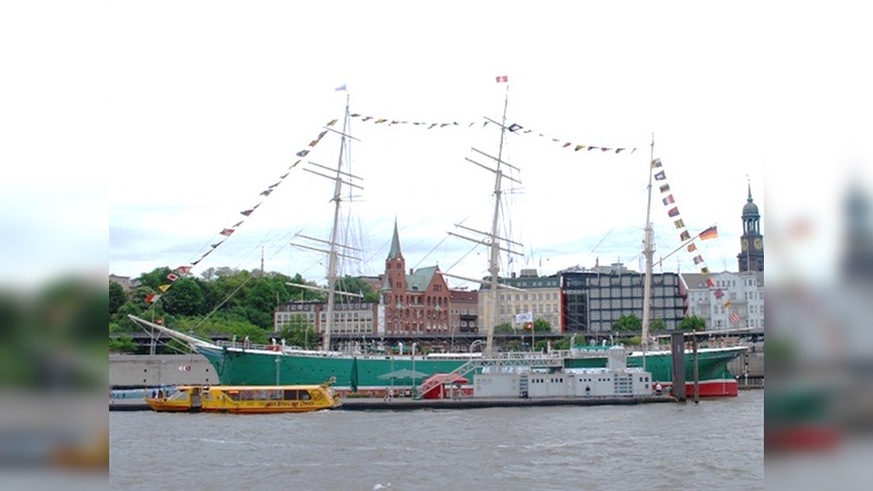 Location mit Symbol-Charakter: Nach seiner Mitgliederversammlung feierte der ZIV auf der Windjammer Rickmer Rickmers.