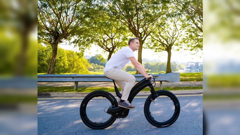 Da fehlt doch was. Das E-Bike Reevo rollt ohne Naben und Speichen