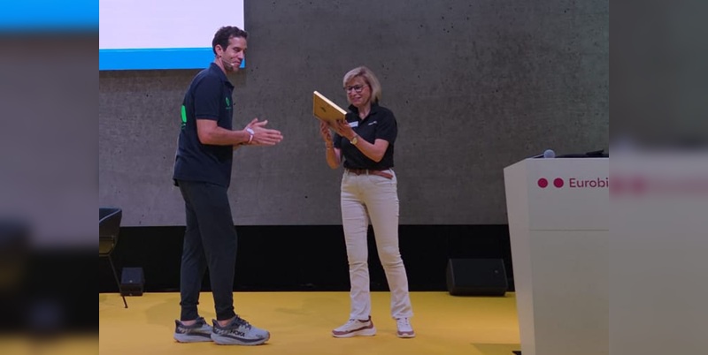 Foto: LEVA-EU - Susanne Puello nahm die Auszeichnung im Rahmen der Eurobike entgegen. 