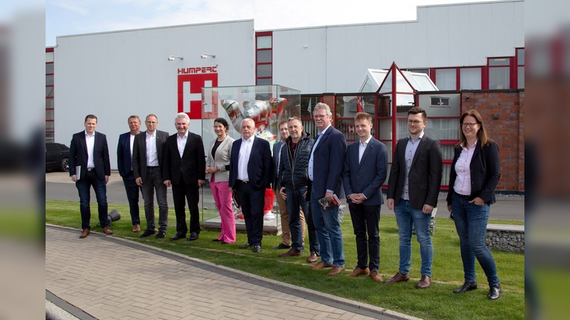 Foto von links nach rechts: Jan Kipp-Fröleke, Christof Rasche, Jens Stahlschmidt, Prof. Dr. Andreas Pinkwart, Mayela Hiltenkamp, Ralf Humpert, Patrick Wessel, Thaddäus Rohrer, Andreas Kerschl, Fabian Flecke, Thomas Malek, Jennifer Schmitte