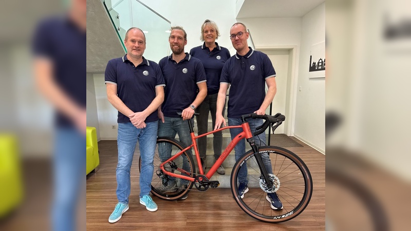 Foto: Gudereit - frischer Wind in Bielefeld durch (von links) Eduardo Pacheco-Höpfl, Yves Wellner, Claudia Desch und Malte Trispel. Foto: Gudereit - frischer Wind in Bielefeld durch (von links) Eduardo Pacheco-Höpfl, Yves Wellner, Claudia Desch und Malte Trispel.