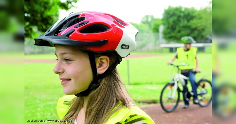 Bald eine Pflicht auch in der Schweiz: Kinderhelme beim Radfahren