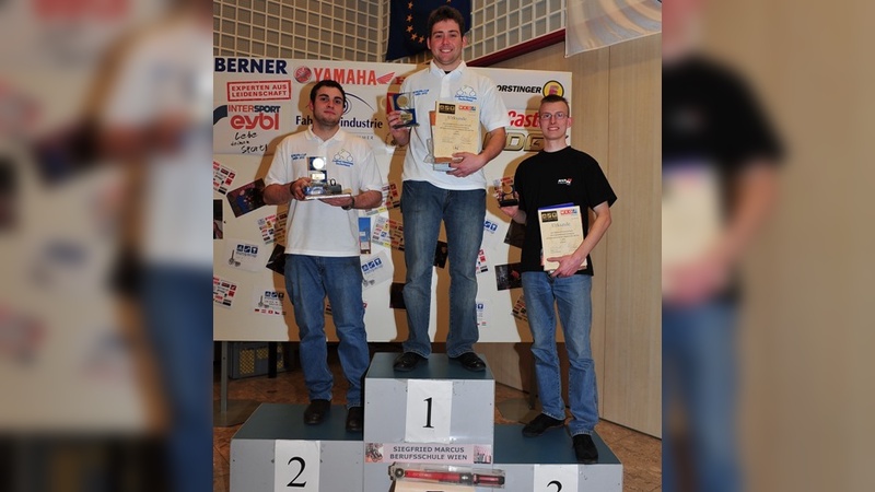 Die siegreichen Fahrrad-Mechaniker. Michael Rampetsreiter (1), David Geisel (2) und Daniel Komarek (3).