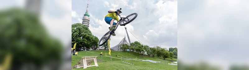 Biken unter dem Olympiaturm Biken unter dem Olympiaturm