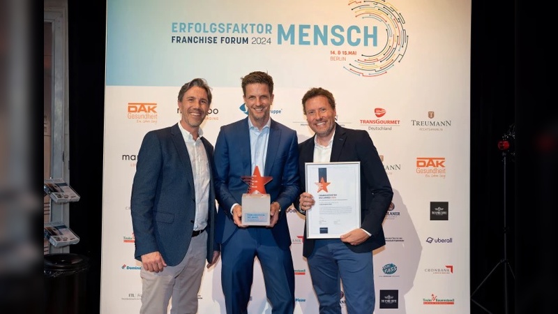 Tobias Hoffstaedter, Hendrik Ramisch und Reimar Beer (v.l.n.r.) bei der Franchise Award Siegerehrung in Berlin