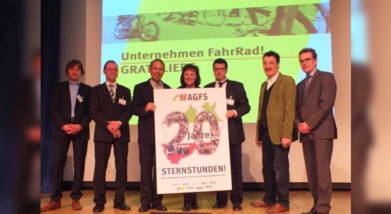 2o Jahre Sternstunden „Der Förderkreis „Unternehmen FahrRad!“ gratuliert - u.a. vertreten durch Andreas Hombach (WSM), Albert Herresthal (VSF) und Konrad Weyhmann (Paul Lange)