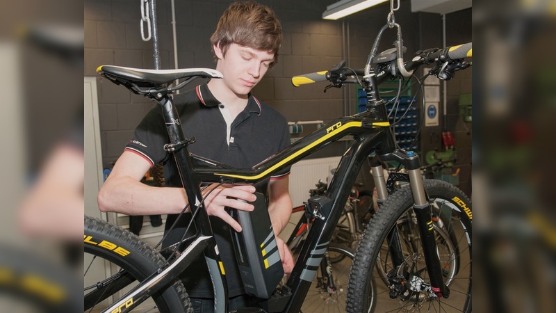In Kürze kann man sich in Österreich zum Fahrradmechatroniker ausbilden lassen