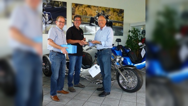 Harald Schmitz (mitte) nimmt Abschied aus der Vorstandschaft des ZIV Harald Schmitz (mitte) nimmt Abschied aus der Vorstandschaft des ZIV