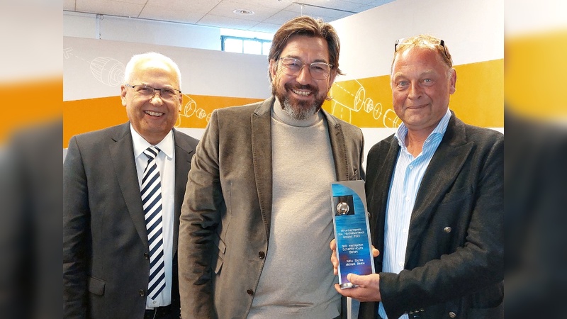SKS-Geschäftsführer Willo Blome und Michael Beste (v. r.) mit Landrat Dr. Karl Schneider.