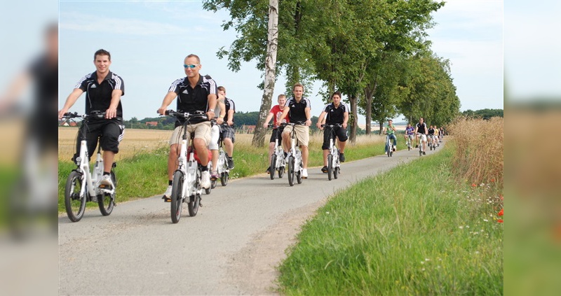 Durch die Vernetzung der Verleihanbieter können auch größere Gruppen mit E-Bikes ausgerüstet werden.