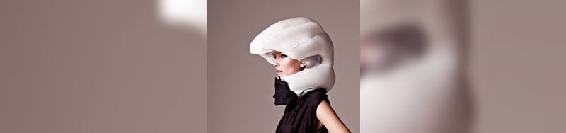 Der Helm-Airbag ist zunächst im Kragen versteckt und entfaltet sich bei einem Aufprall zur wahren Größe