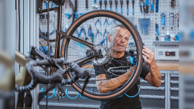 Reparaturen am Fahrrad oder am E-Bike können für registrierte Partnerbetriebe gefördert werden.