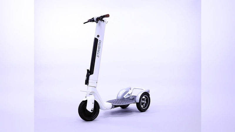Dreirädriger E-Tretroller, der sich selbst ausbalancieren kann. Dreirädriger E-Tretroller, der sich selbst ausbalancieren kann.