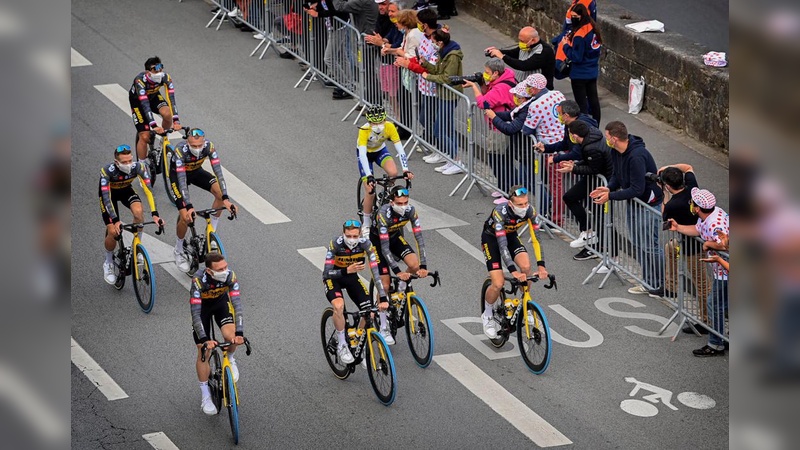 Team Jumbo-Visma setzt ein blaues Zeichen bei der Tour-de-France