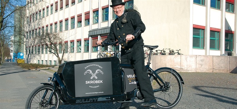 Schornsteinfeger mit Velogut-Lastenrad