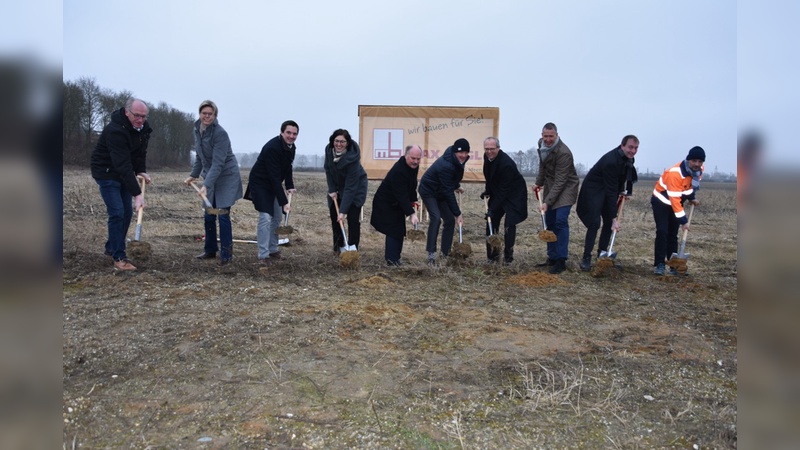 Erster Spatenstich für die neue Firmenzentrale in Baar-Ebenhausen